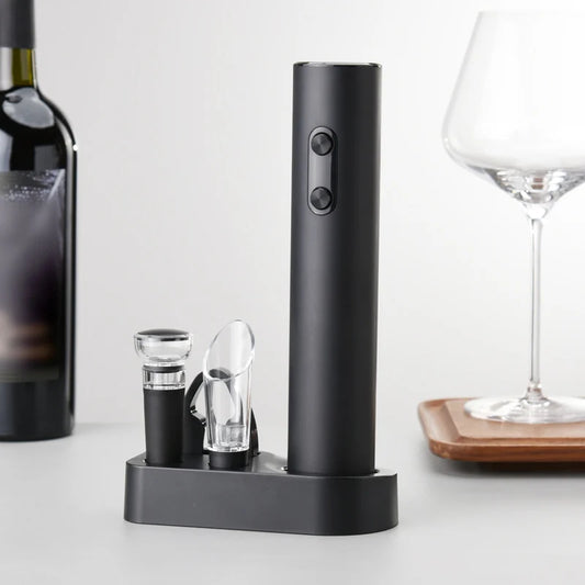 Le coffret à vin électrique 7-en-1 qui ouvre, sert et conserve votre vin avec élégance